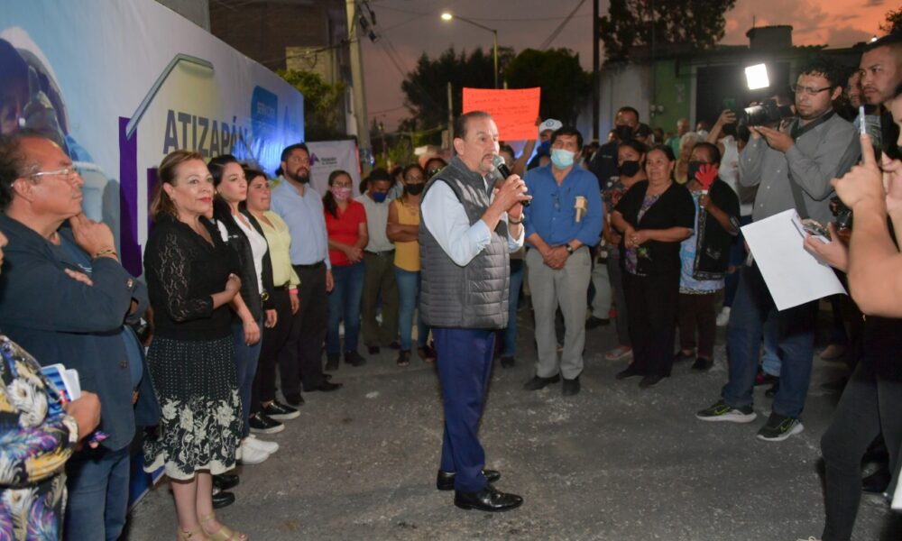 Sigue la instalación de nuevas luminarias en calles de Atizapán Zona